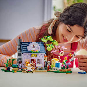 Lego Friends Beekeepers’ House and Flower Garden 42669